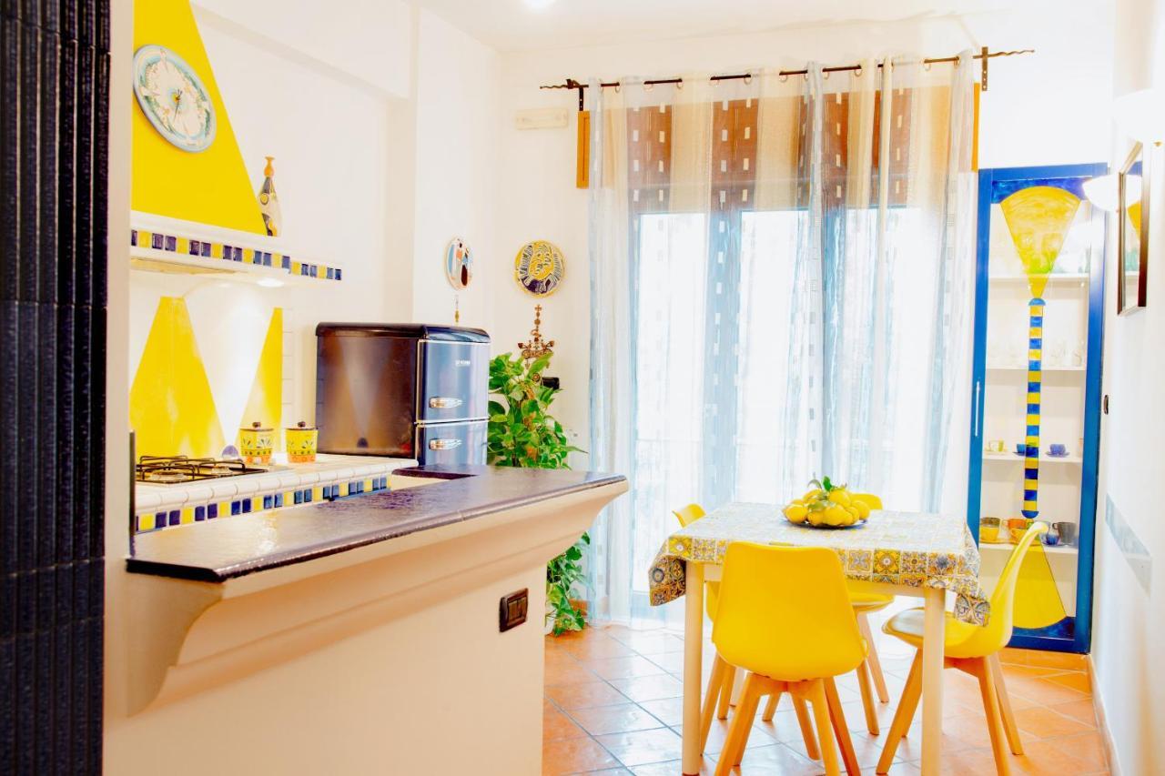 Holiday Home Amalfi Coast Maiori Bagian luar foto