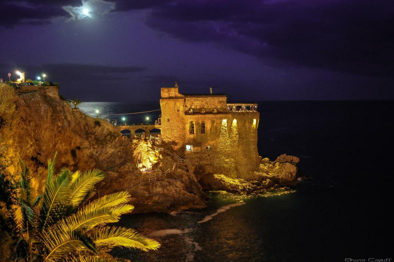 Holiday Home Amalfi Coast Maiori Bagian luar foto